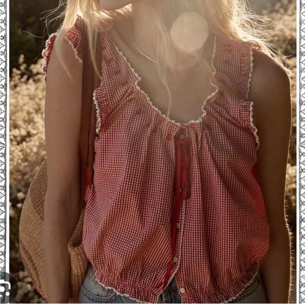 Doen Traveler Top in Red Gingham